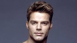 Unul dintre cei mai sexy Razboinici de la Exatlon si-a schimbat look-ul incat a ajuns sa semene izbitor de mult cu Ricky Martin! Iti place cum arata acum sau cum era in timpul competitiei?