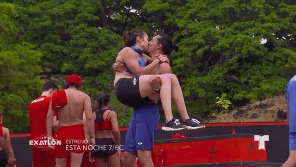 Asta nu s-a mai intamplat in istoria Exatlon! Doi atleti s-au sarutat patimas chiar pe traseu! Cine sunt cei doi Razboinici