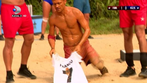Drama lui Costin Gheorghe! Ce se ascunde in spatele tricoului cu Franco pe care l-a pupat la final! Legatura nestiuta cu artistul Pepe!
